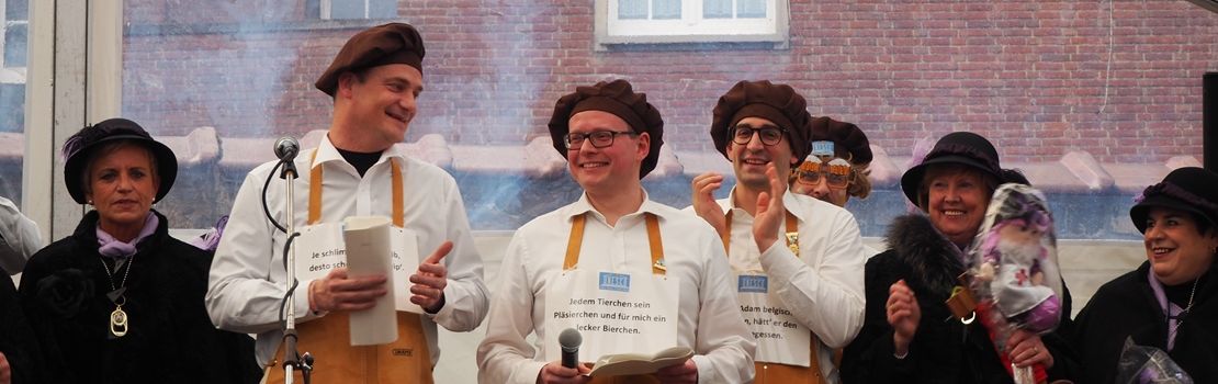 Die alten Weiber feiern im Parlamentszelt