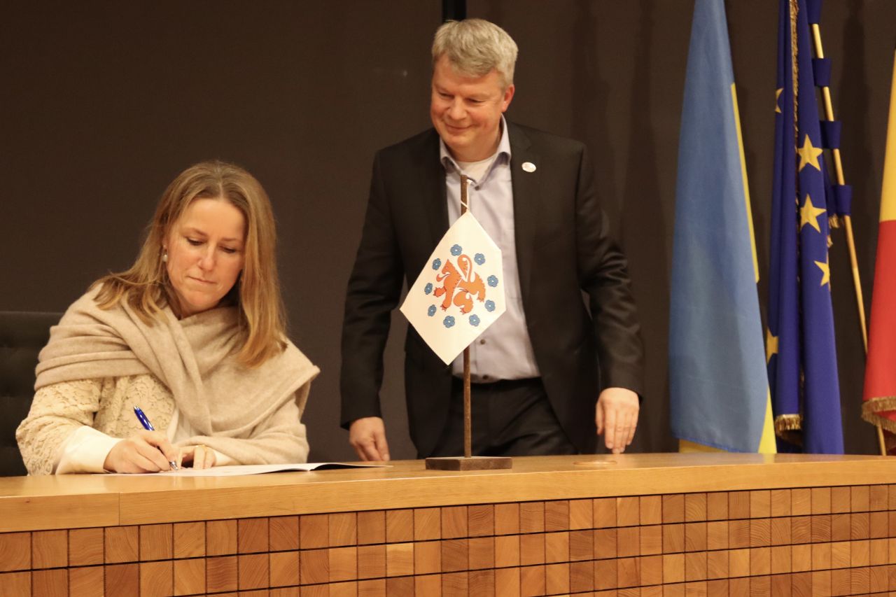 Ministerin Weykmans und Ausschussvorsitzender José Grommes