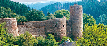Burg Reuland - Blick auf das Ourtal