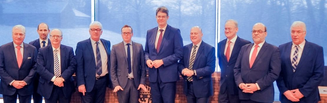 Bundestag informiert sich im Parlament
