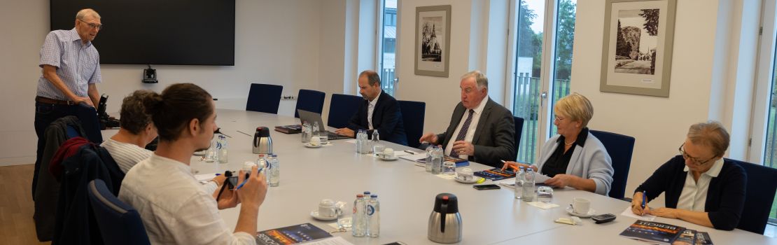  Parlament startet in neue Sitzungsperiode
