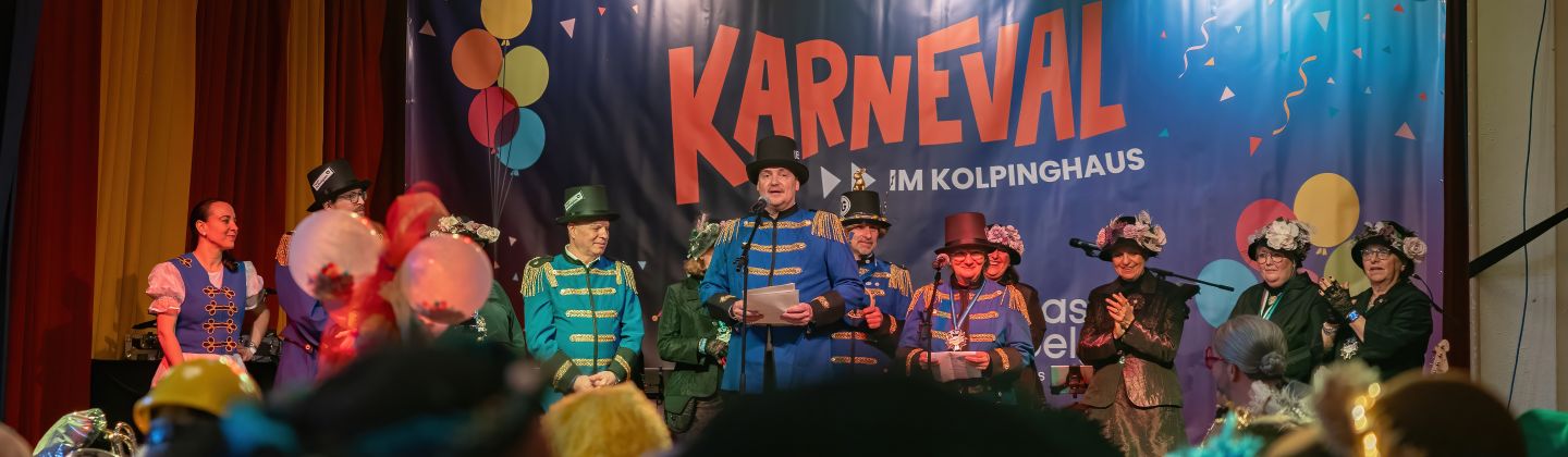 Die Alten Weiber stürmen das Kolpinghaus