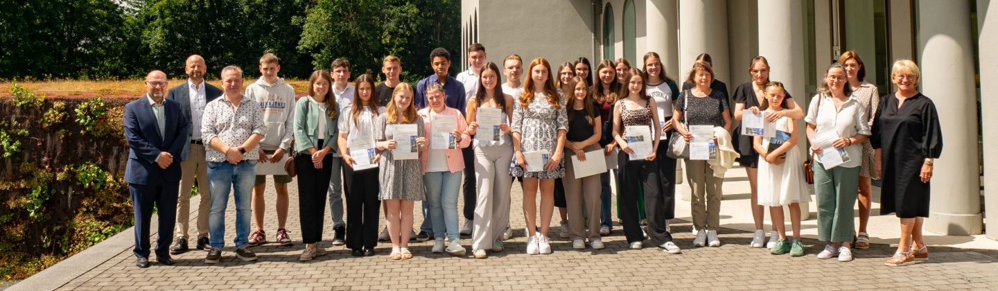 Preisverleihung im Parlament - Gute Leistungen im Unterrichtsfach Deutsch werden belohnt