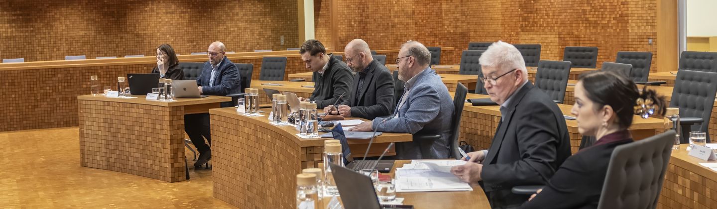 Regierungskontrolle im März 2026