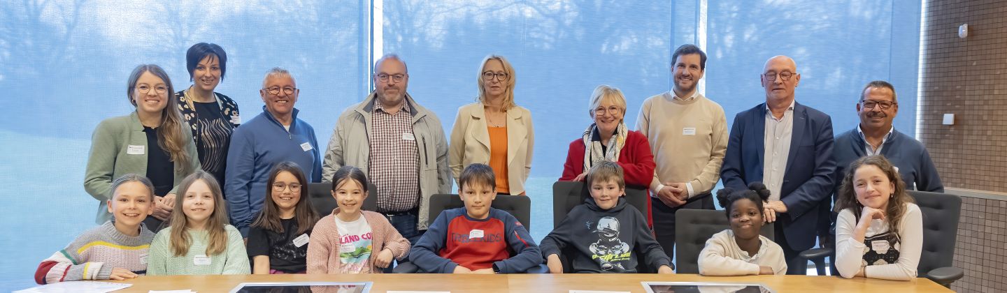 „Zug der Demokratie“ bringt Kinder und Politik im Parlament zusammen